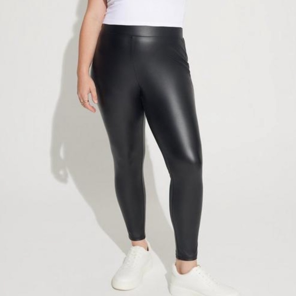 TORRID🖤Full length Faux Leather Leggings